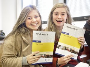 Tevreden leerlingen bij een examentraining wiskunde van SSL Leiden.