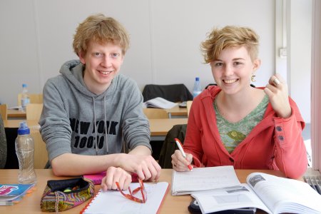 Jonge topdocenten die weten wat je kunt verwachten op je examen